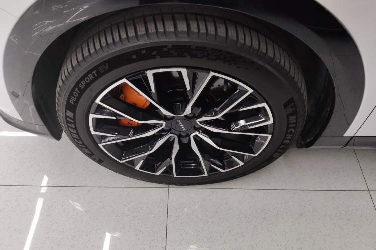 Used Zeekr 7X 2025 100 kWh Long-Range Rear-Wheel Drive with Intelligent Driving Features Left Front Wheel Hub