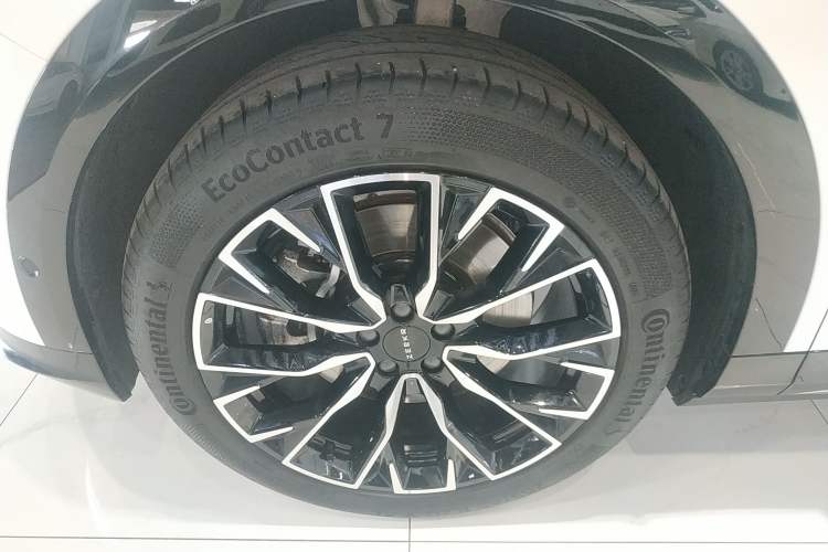 Used Zeekr 7X 2025 75 kWh Rear-Wheel Drive Intelligent Driving Version Left Front Wheel Hub