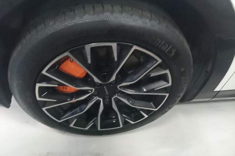 Used Zeekr 7X 2025 100 kWh Long-Range Rear-Wheel Drive with Intelligent Driving Features Left Front Wheel Hub