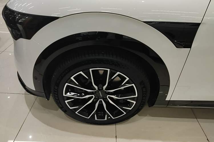 Used Zeekr 7X 2025 75 kWh Rear-Wheel Drive Intelligent Driving Version Left Front Wheel Hub