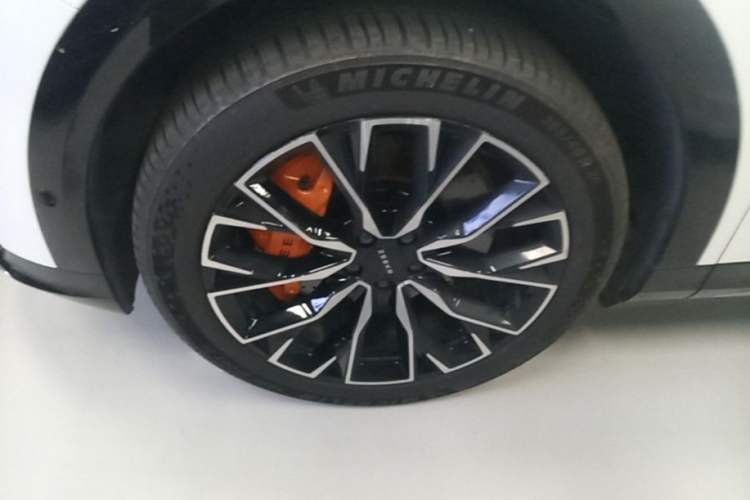Used Zeekr 7X 2025 100kWh Long-Range All-Wheel Drive Intelligent Driving Version Left Front Wheel Hub