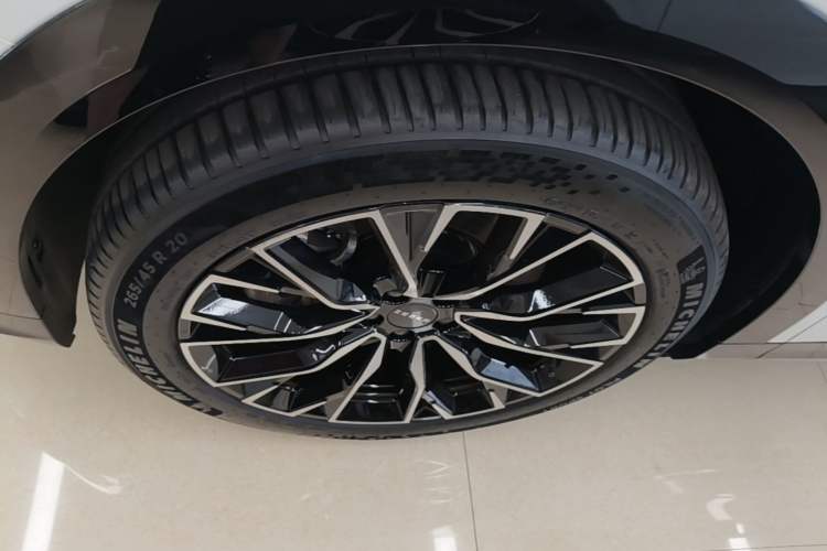 Used Zeekr 7X 2025 75 kWh Rear-Wheel Drive Intelligent Driving Version Left Front Wheel Hub