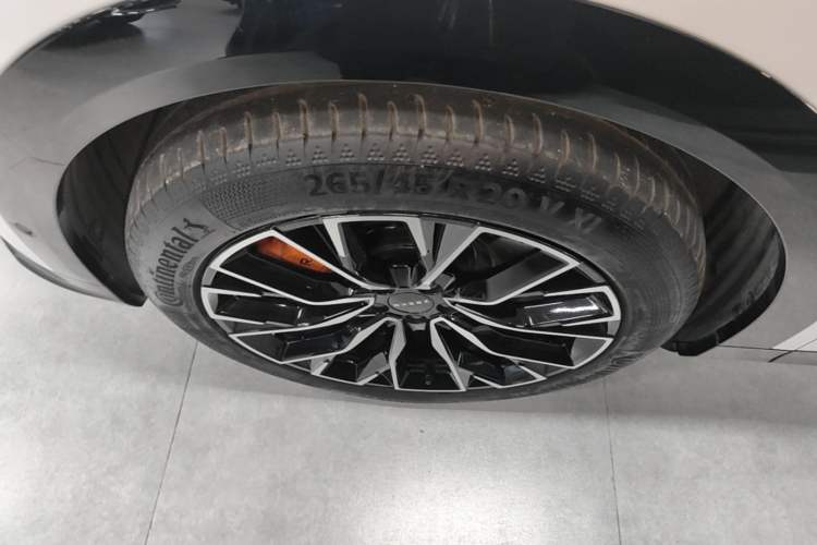 Used Zeekr 7X 2025 100 kWh Long-Range Rear-Wheel Drive with Intelligent Driving Features Left Front Wheel Hub