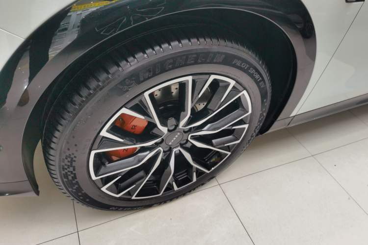 Used Zeekr 7X 2025 100kWh Long-Range All-Wheel Drive Intelligent Driving Version Left Front Wheel Hub