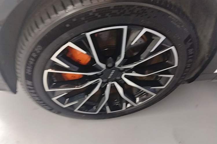 Used Zeekr 7X 2025 75 kWh Rear-Wheel Drive Intelligent Driving Version Left Front Wheel Hub