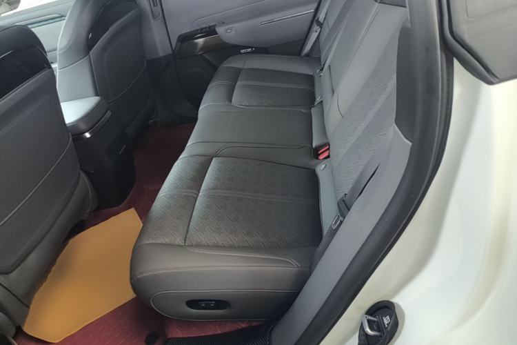 Used Zeekr 7X 2025 100 kWh Long-Range Rear-Wheel Drive with Intelligent Driving Features Left Rear Seat