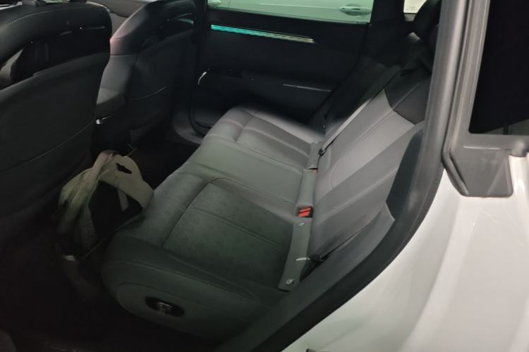 Used Zeekr 7X 2025 100 kWh Long-Range Rear-Wheel Drive with Intelligent Driving Features Left Rear Seat