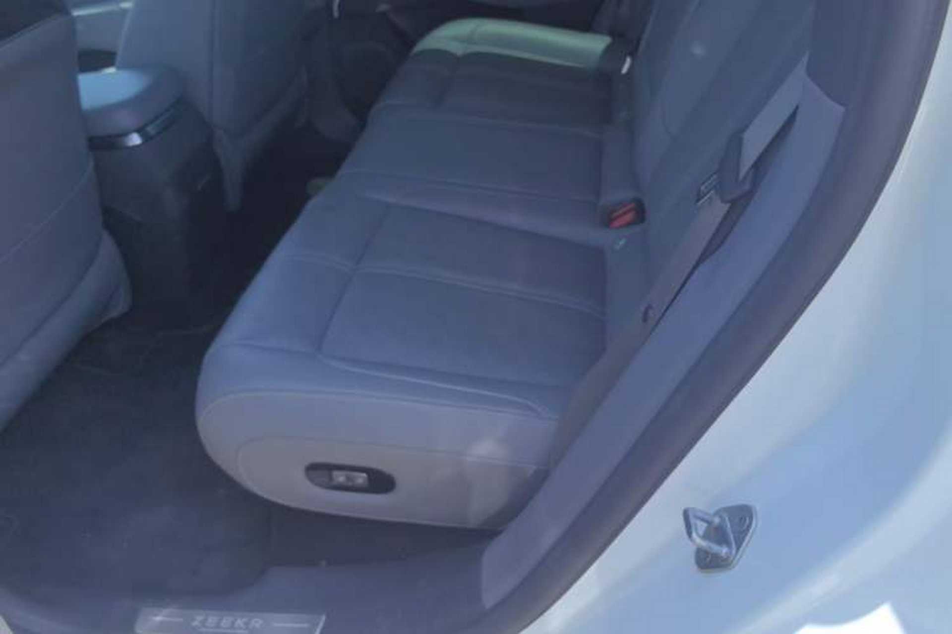 Used Zeekr 7X 2025 100 kWh Long-Range Rear-Wheel Drive with Intelligent Driving Features Left Rear Seat