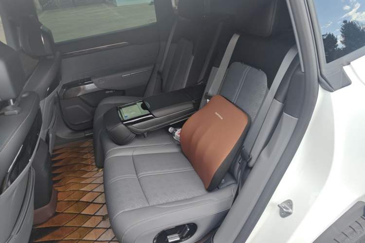 Used Zeekr 7X 2025 100kWh Long-Range All-Wheel Drive Intelligent Driving Version Left Rear Seat