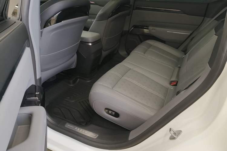 Used Zeekr 7X 2025 75 kWh Rear-Wheel Drive Intelligent Driving Version Left Rear Seat