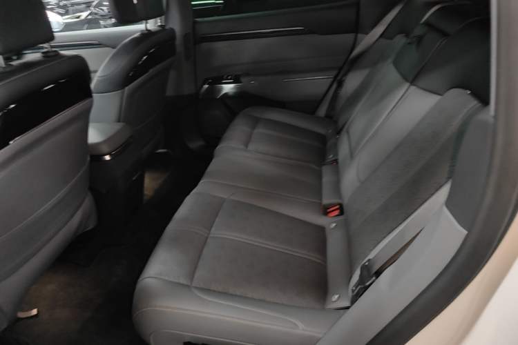 Used Zeekr 7X 2025 100 kWh Long-Range Rear-Wheel Drive with Intelligent Driving Features Left Rear Seat