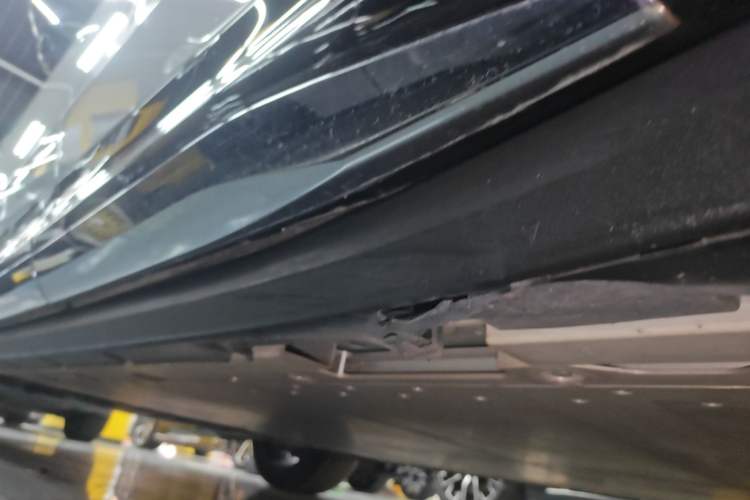 Used Zeekr 7X 2025 75 kWh Rear-Wheel Drive Intelligent Driving Version Left Side Sill