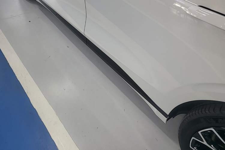Used Zeekr 7X 2025 100kWh Long-Range All-Wheel Drive Intelligent Driving Version Left Side Sill