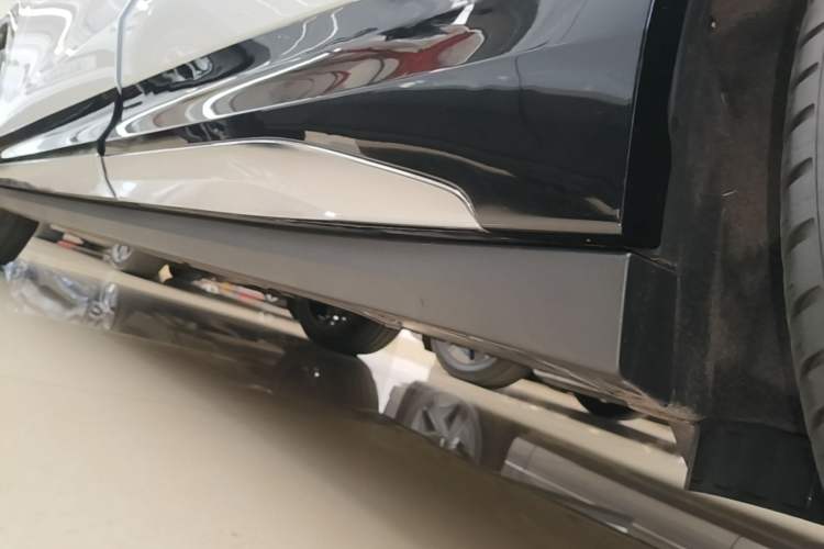 Used Zeekr 7X 2025 75 kWh Rear-Wheel Drive Intelligent Driving Version Left Side Sill