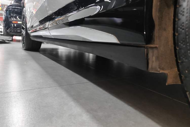 Used Zeekr 7X 2025 100 kWh Long-Range Rear-Wheel Drive with Intelligent Driving Features Left Side Sill