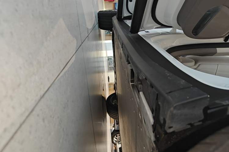 Used Zeekr 7X 2025 75 kWh Rear-Wheel Drive Intelligent Driving Version Left Side Sill