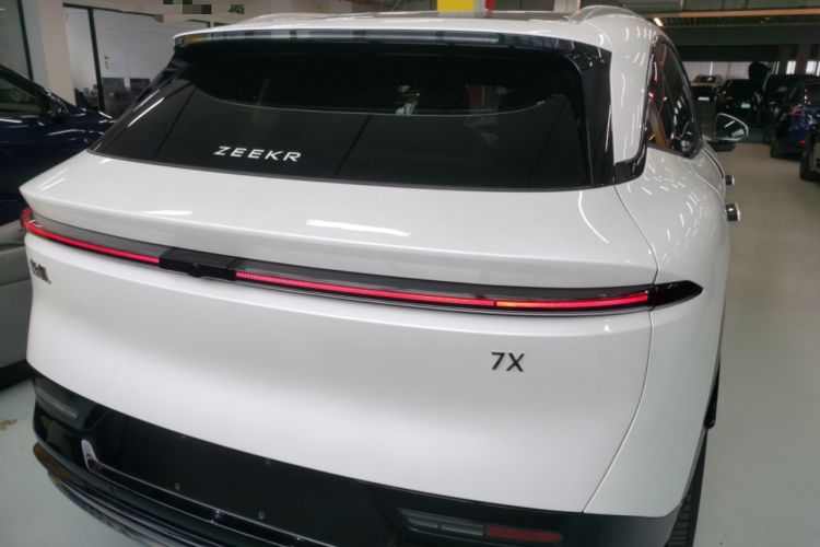Used Zeekr 7X 2025 100 kWh Long-Range Rear-Wheel Drive with Intelligent Driving Features Rear