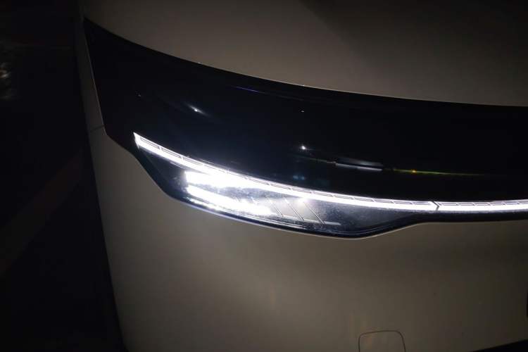Used Zeekr 7X 2025 75 kWh Rear-Wheel Drive Intelligent Driving Version Right Front Headlight