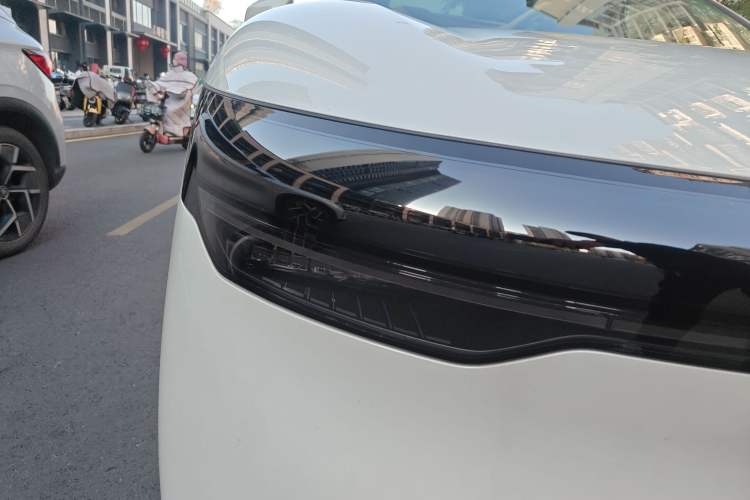Used Zeekr 7X 2025 75 kWh Rear-Wheel Drive Intelligent Driving Version Right Front Headlight