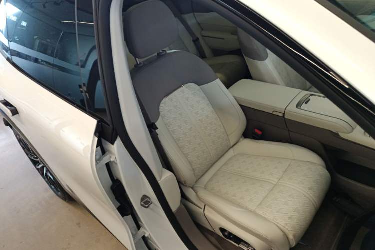 Used Zeekr 7X 2025 100kWh Long-Range All-Wheel Drive Intelligent Driving Version Right Front Seat