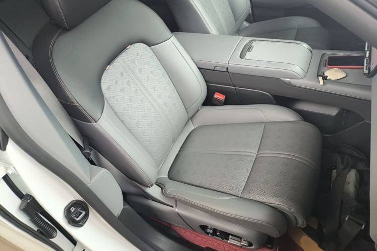 Used Zeekr 7X 2025 100 kWh Long-Range Rear-Wheel Drive with Intelligent Driving Features Right Front Seat