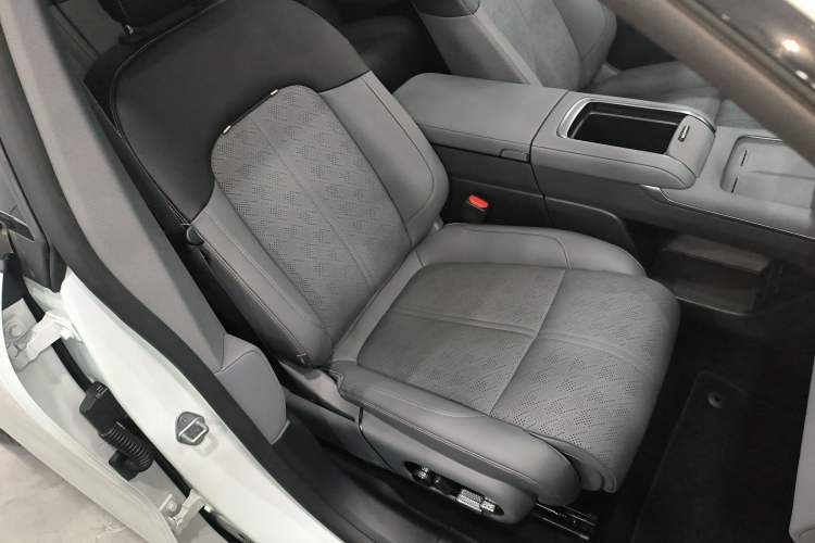 Used Zeekr 7X 2025 100kWh Long-Range All-Wheel Drive Intelligent Driving Version Right Front Seat