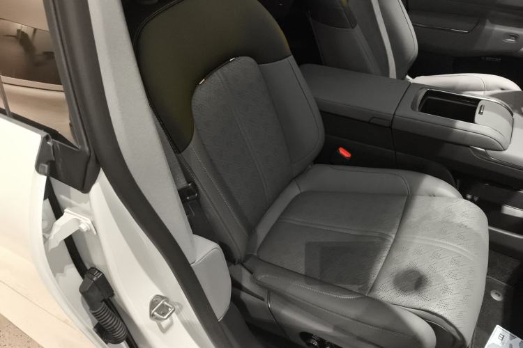Used Zeekr 7X 2025 100 kWh Long-Range Rear-Wheel Drive with Intelligent Driving Features Right Front Seat