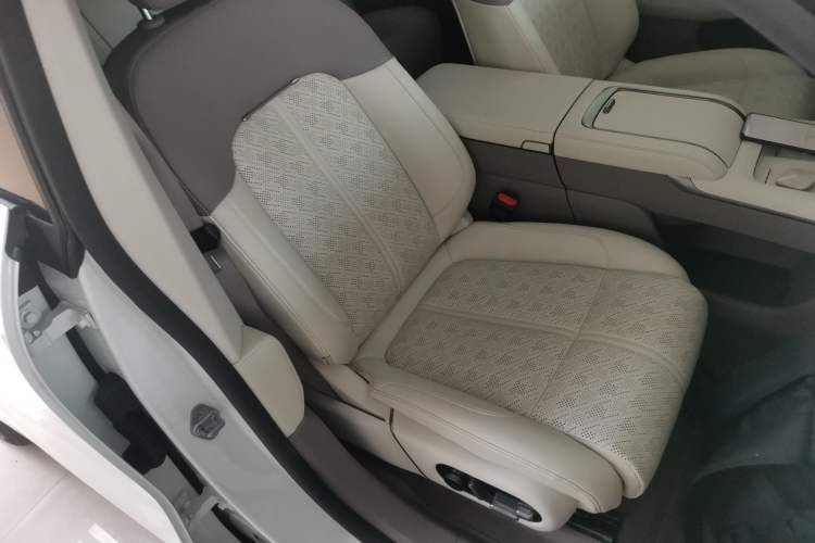 Used Zeekr 7X 2025 100kWh Long-Range All-Wheel Drive Intelligent Driving Version Right Front Seat
