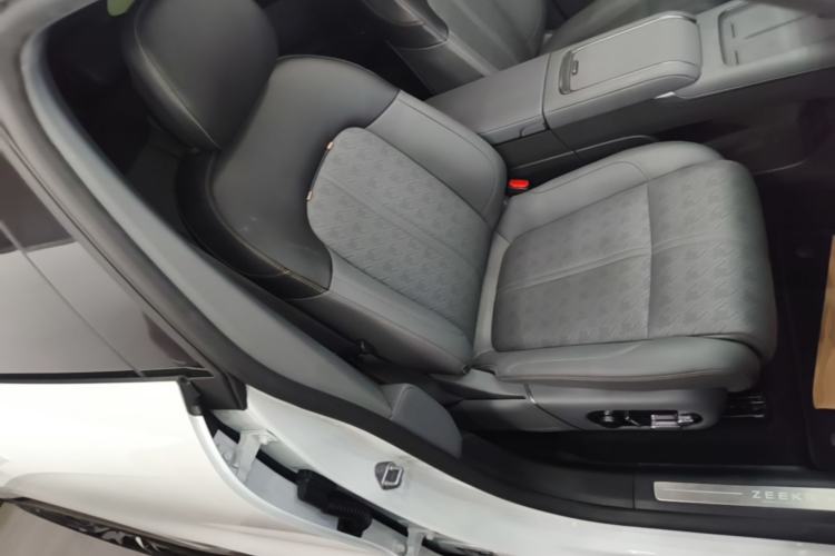 Used Zeekr 7X 2025 75 kWh Rear-Wheel Drive Intelligent Driving Version Right Front Seat