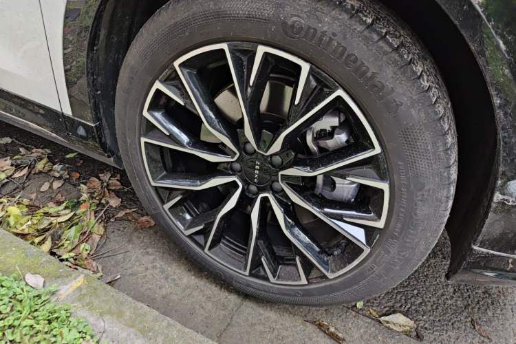 Used Zeekr 7X 2025 100 kWh Long-Range Rear-Wheel Drive with Intelligent Driving Features Right Front Wheel Hub