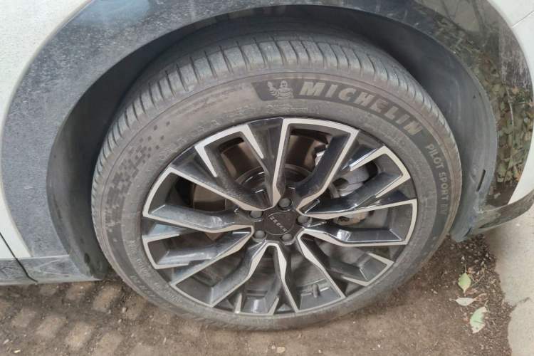 Used Zeekr 7X 2025 75 kWh Rear-Wheel Drive Intelligent Driving Version Right Front Wheel Hub