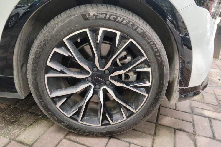 Used Zeekr 7X 2025 75 kWh Rear-Wheel Drive Intelligent Driving Version Right Front Wheel Hub