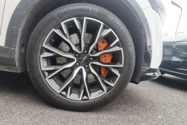 Used Zeekr 7X 2025 100 kWh Long-Range Rear-Wheel Drive with Intelligent Driving Features Right Front Wheel Hub