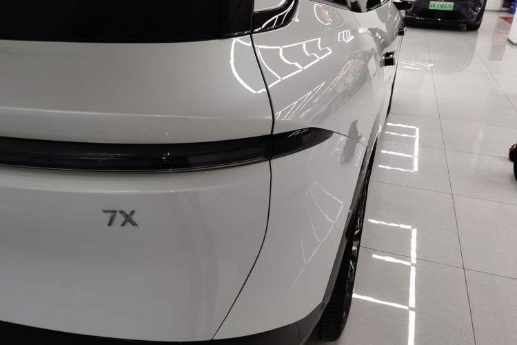 Used Zeekr 7X 2025 100 kWh Long-Range Rear-Wheel Drive with Intelligent Driving Features Right Rear Taillight