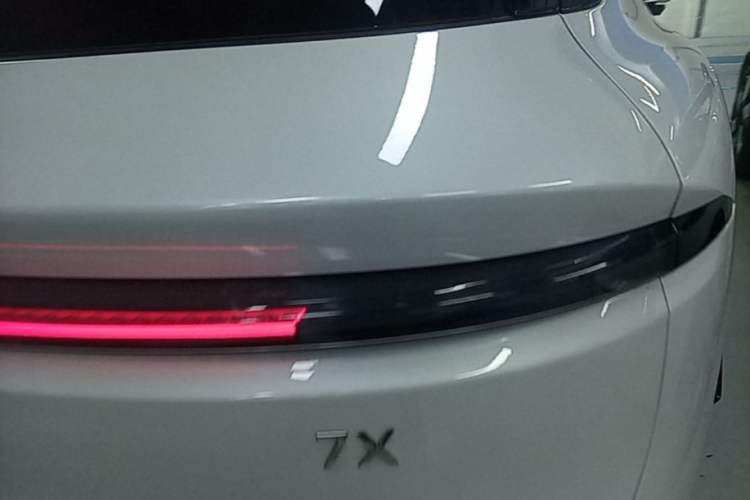 Used Zeekr 7X 2025 100 kWh Long-Range Rear-Wheel Drive with Intelligent Driving Features Right Rear Taillight