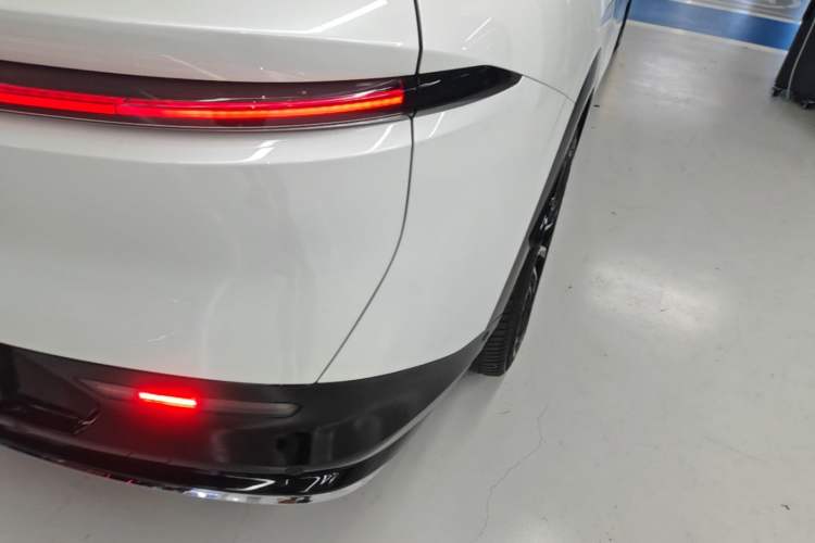 Used Zeekr 7X 2025 100kWh Long-Range All-Wheel Drive Intelligent Driving Version Right Rear Taillight