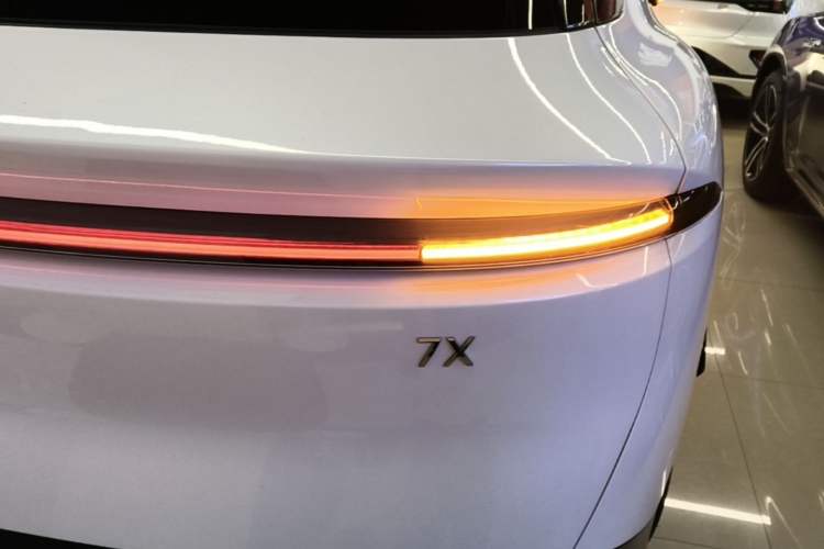 Used Zeekr 7X 2025 75 kWh Rear-Wheel Drive Intelligent Driving Version Right Rear Taillight