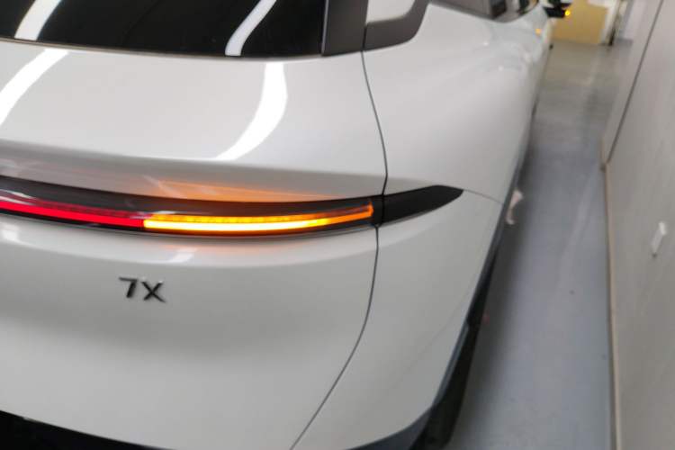 Used Zeekr 7X 2025 75 kWh Rear-Wheel Drive Intelligent Driving Version Right Rear Taillight