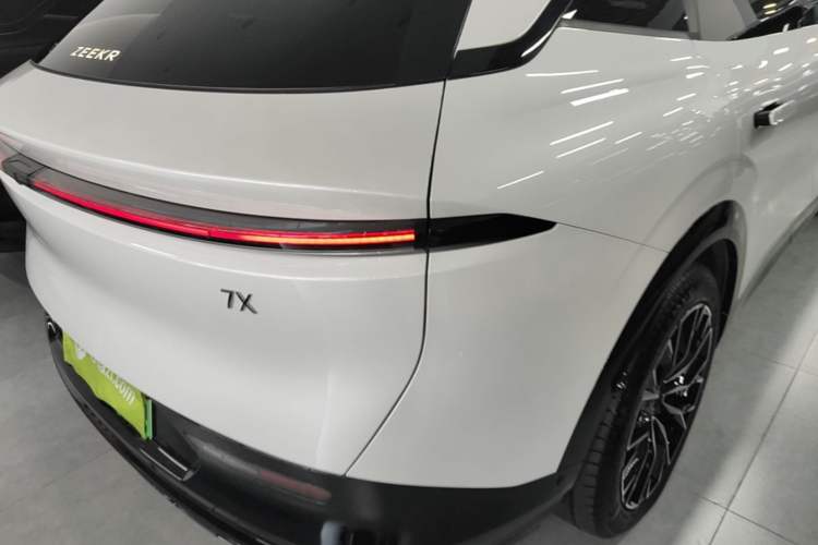 Used Zeekr 7X 2025 100 kWh Long-Range Rear-Wheel Drive with Intelligent Driving Features Right Rear Taillight
