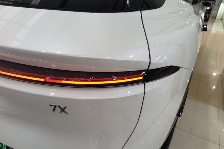 Used Zeekr 7X 2025 100kWh Long-Range All-Wheel Drive Intelligent Driving Version Right Rear Taillight