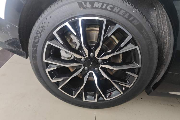 Used Zeekr 7X 2025 75 kWh Rear-Wheel Drive Intelligent Driving Version Right Rear Wheel Hub