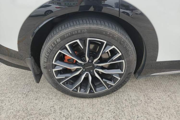 Used Zeekr 7X 2025 75 kWh Rear-Wheel Drive Intelligent Driving Version Right Rear Wheel Hub