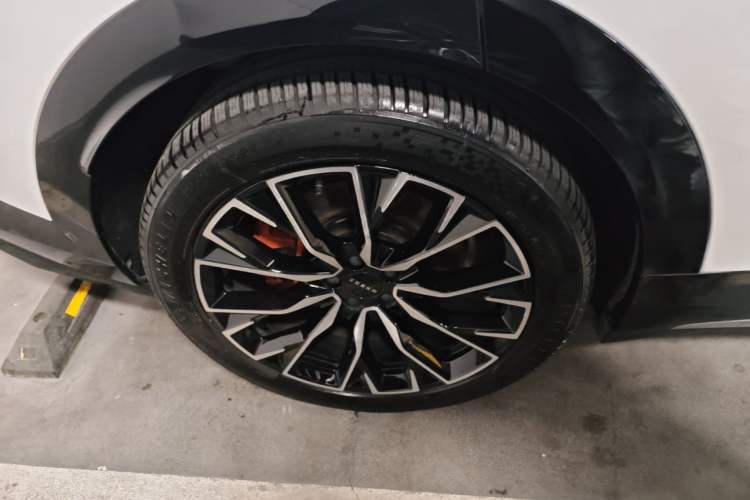 Used Zeekr 7X 2025 100 kWh Long-Range Rear-Wheel Drive with Intelligent Driving Features Right Rear Wheel Hub