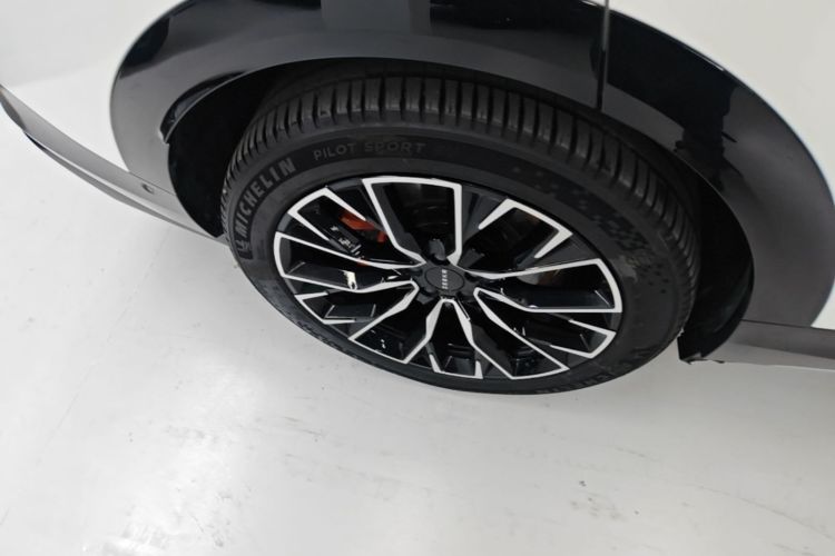 Used Zeekr 7X 2025 75 kWh Rear-Wheel Drive Intelligent Driving Version Right Rear Wheel Hub
