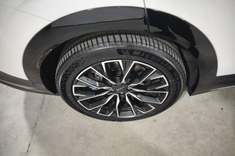 Used Zeekr 7X 2025 100 kWh Long-Range Rear-Wheel Drive with Intelligent Driving Features Right Rear Wheel Hub