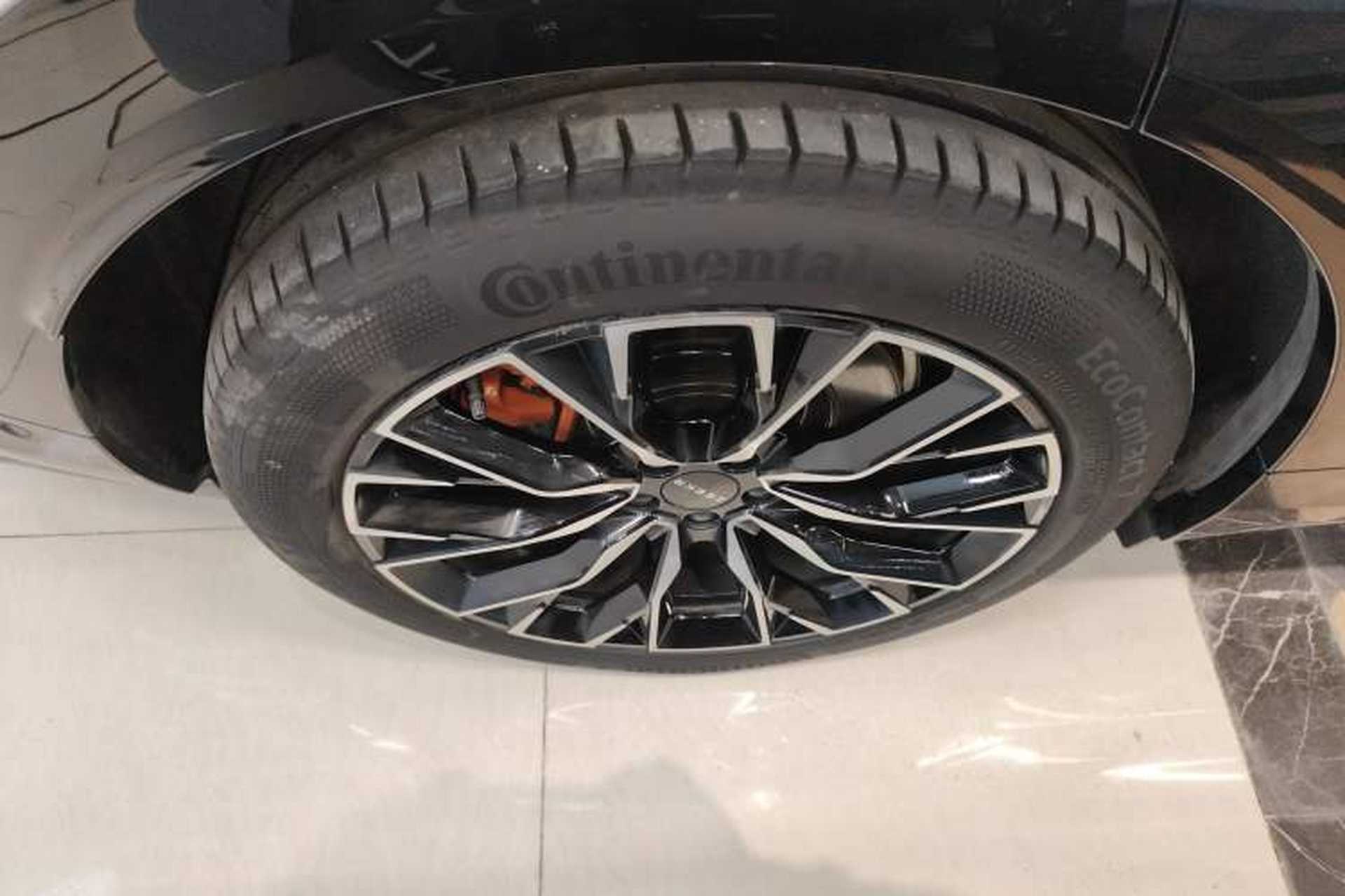 Used Zeekr 7X 2025 75 kWh Rear-Wheel Drive Intelligent Driving Version Right Rear Wheel Hub