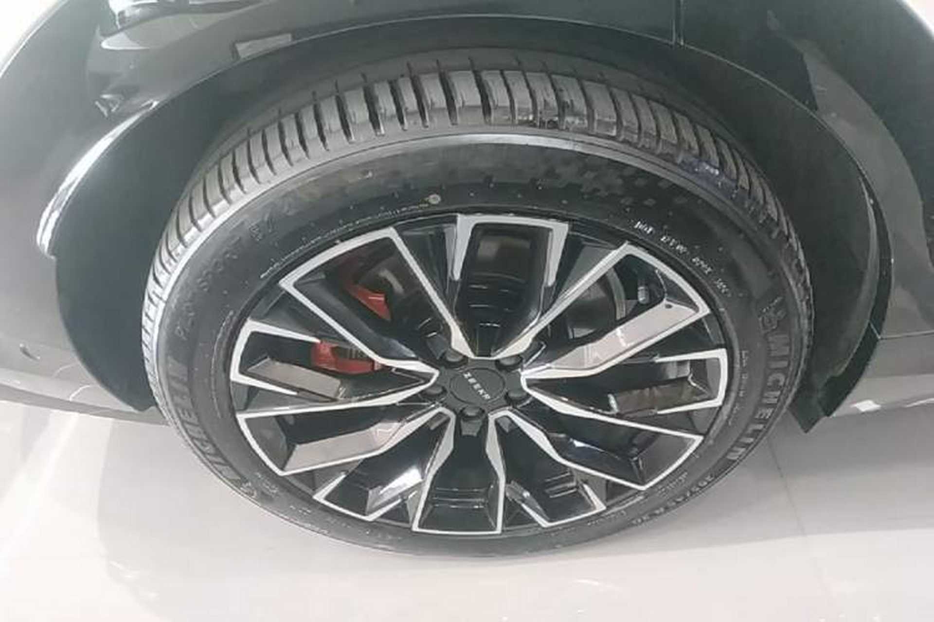 Used Zeekr 7X 2025 75 kWh Rear-Wheel Drive Intelligent Driving Version Right Rear Wheel Hub