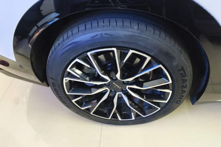 Used Zeekr 7X 2025 75 kWh Rear-Wheel Drive Intelligent Driving Version Right Rear Wheel Hub