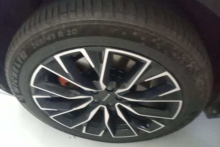 Used Zeekr 7X 2025 100kWh Long-Range All-Wheel Drive Intelligent Driving Version Right Rear Wheel Hub