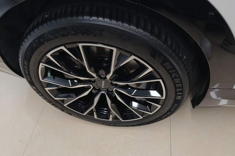 Used Zeekr 7X 2025 75 kWh Rear-Wheel Drive Intelligent Driving Version Right Rear Wheel Hub